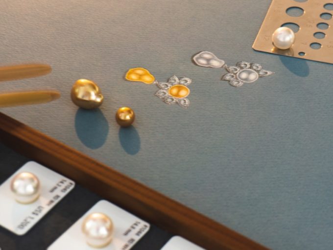 Drafting jewelry designs with South Sea Pearls